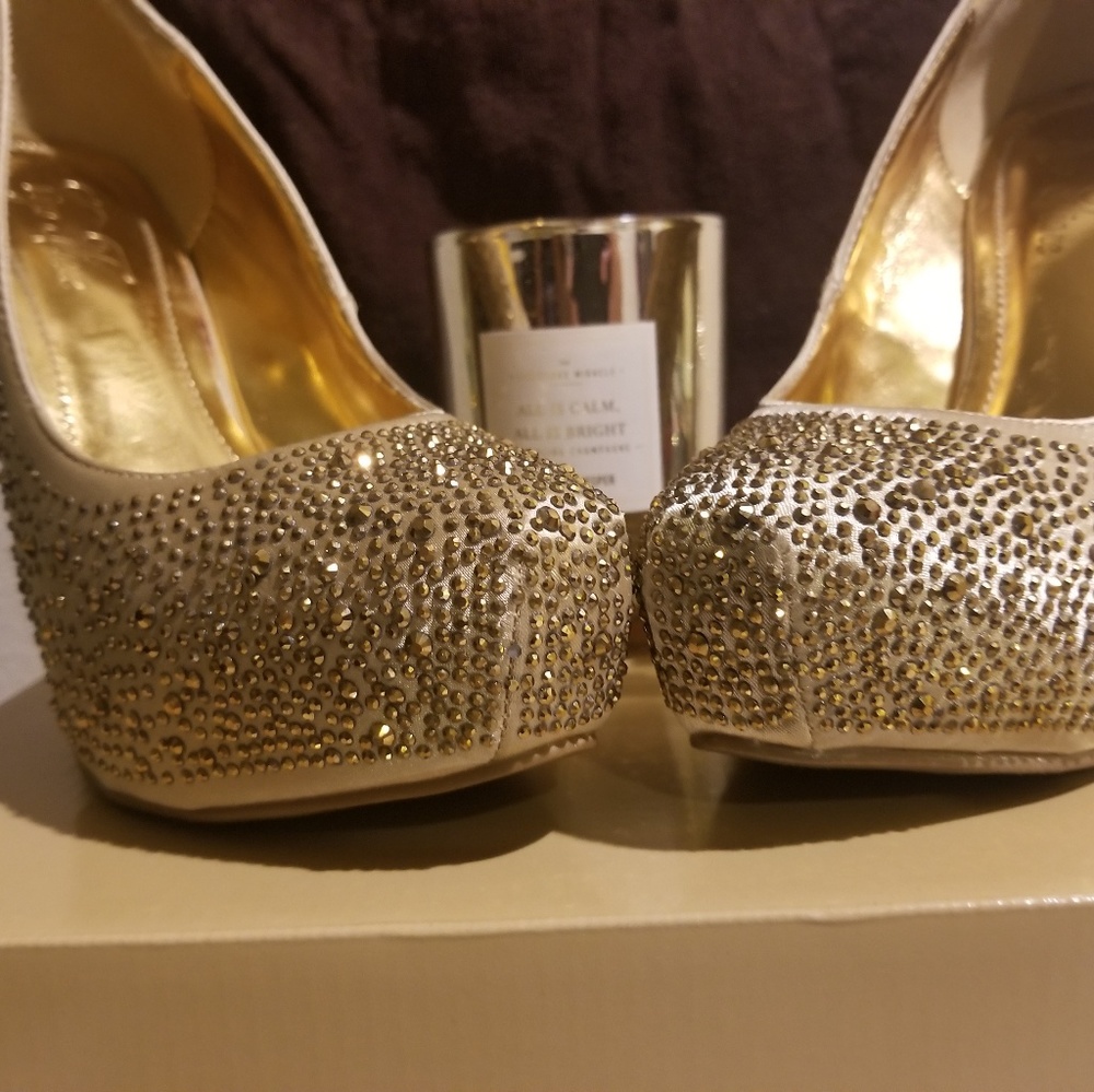 Shoes - Picture 3 of 4